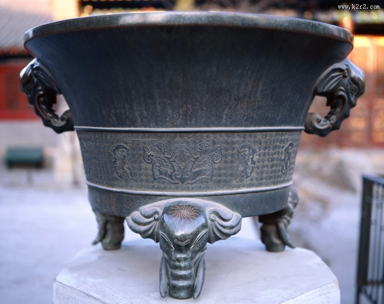 重要礼器鼎式香炉图片