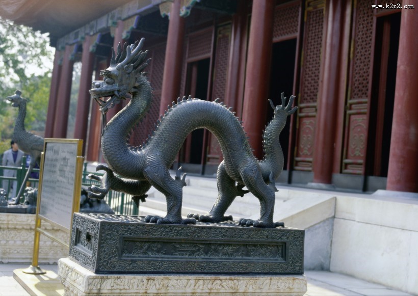 庙宇里的雕塑图片