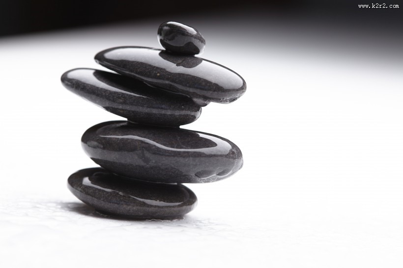 黑色鹅卵石图片