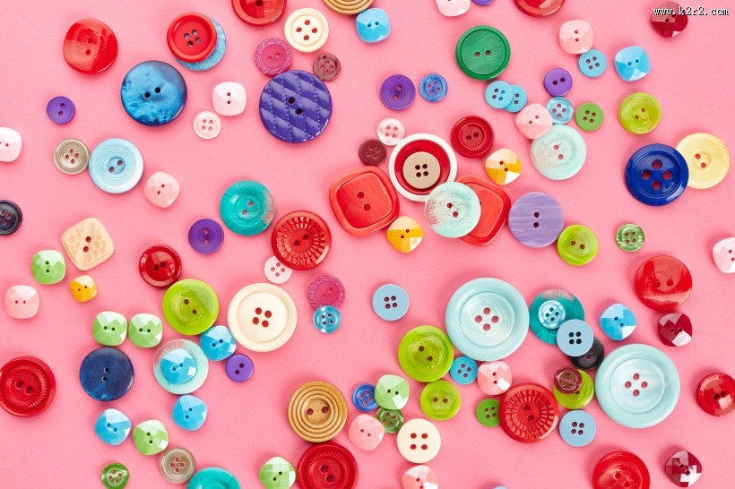 彩色纽扣堆放图片