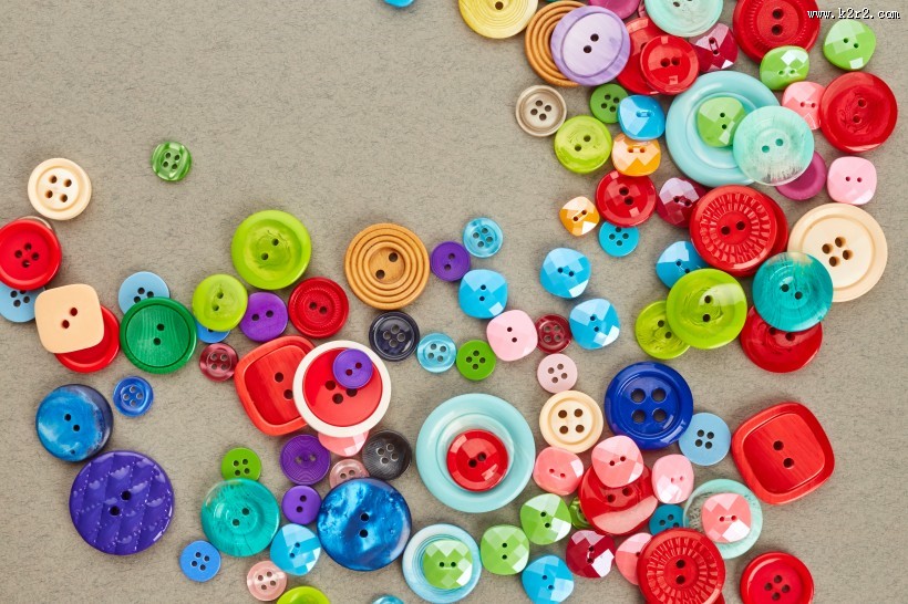 彩色纽扣堆放图片