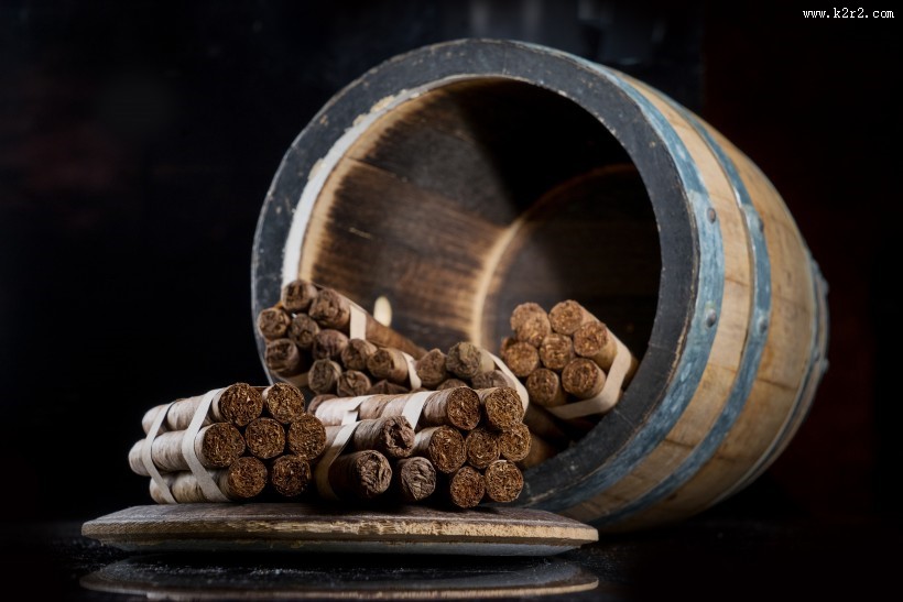 高档桶装雪茄烟图片