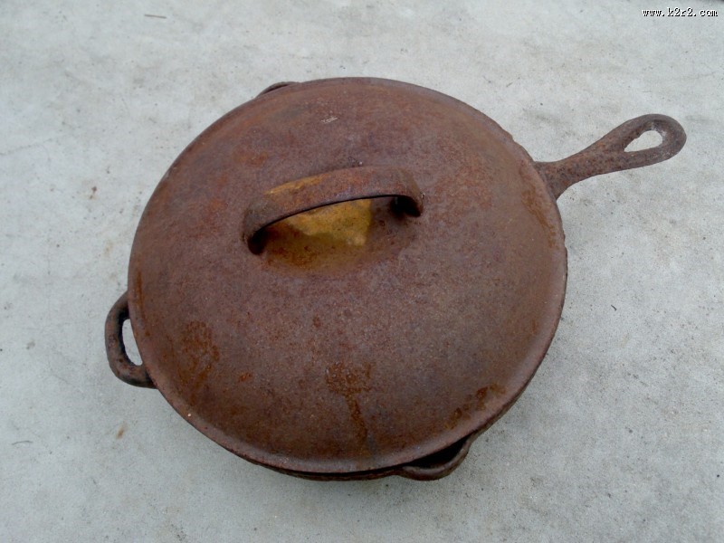 生锈的铁锅图片