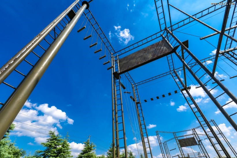 障碍训练场地图片