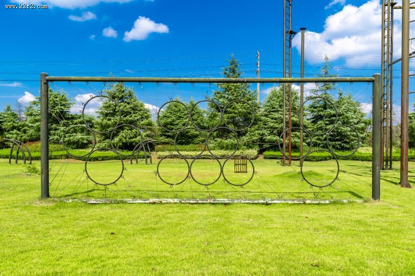 障碍训练场地图片