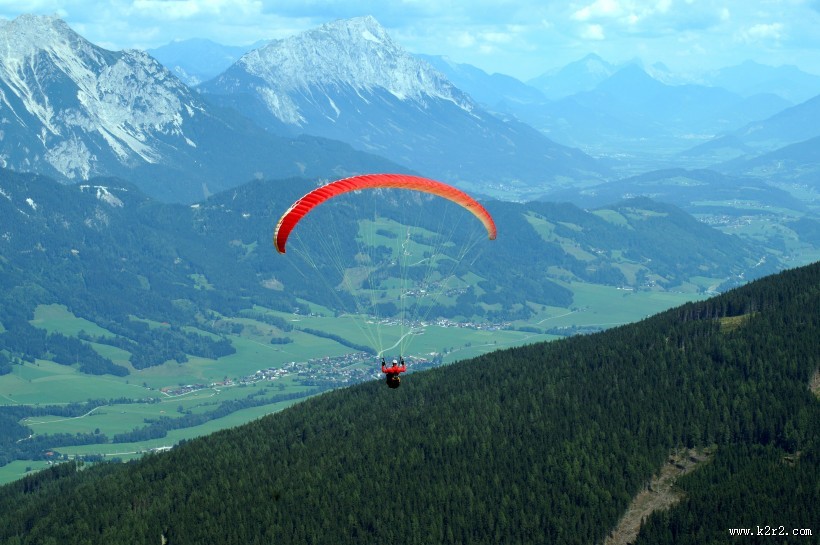 有挑战性的滑翔伞运动图片