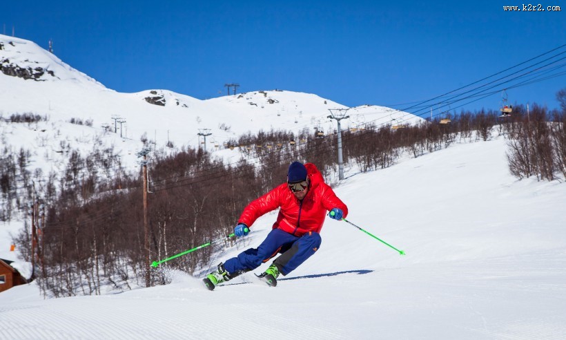 高山滑雪运动图片