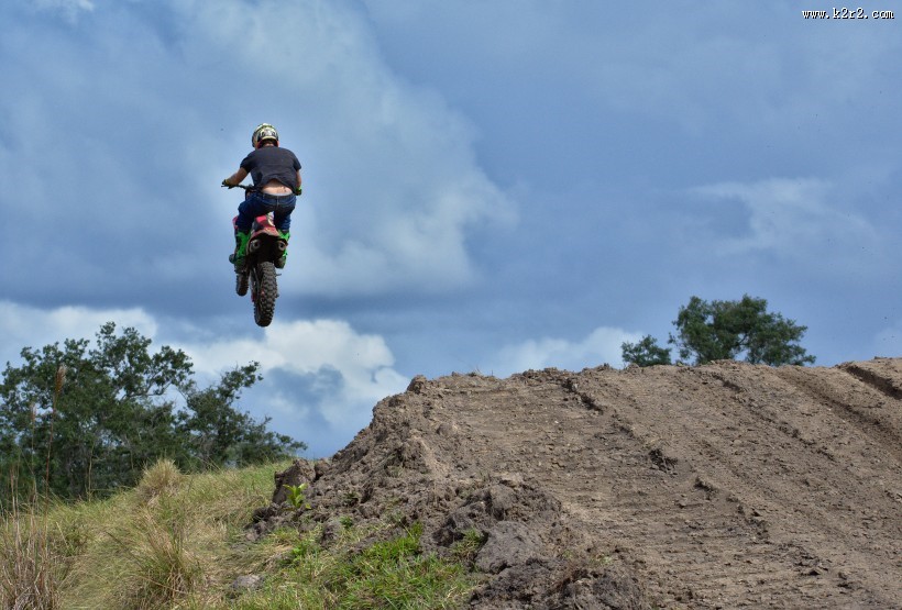 越野摩托车比赛图片