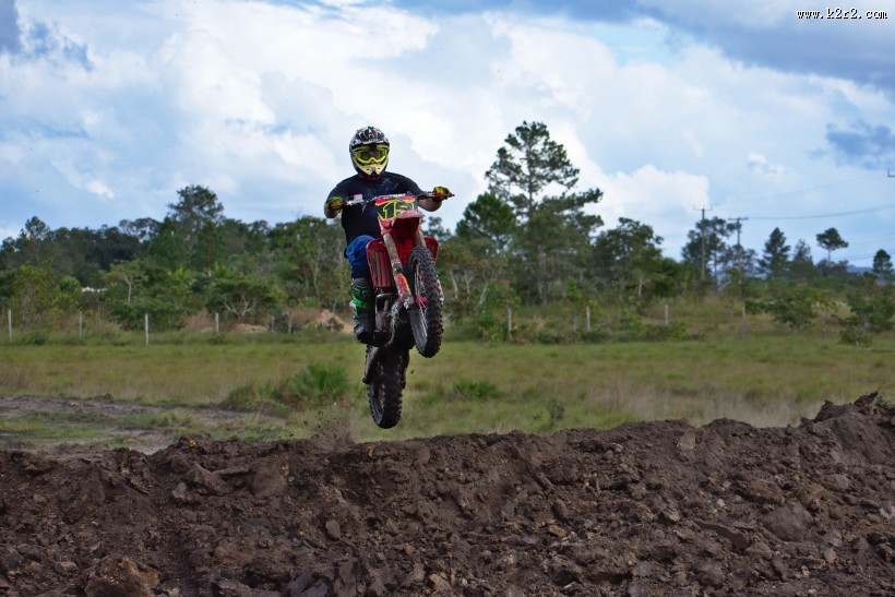 越野摩托车比赛图片