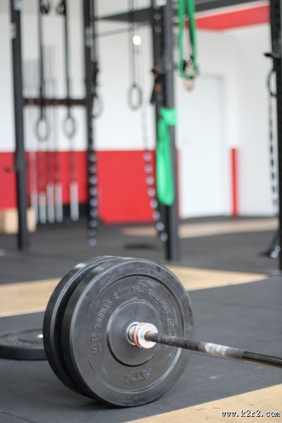 健身用的杠铃图片