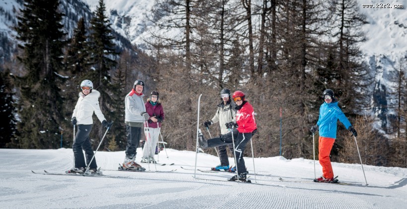户外滑雪运动图片