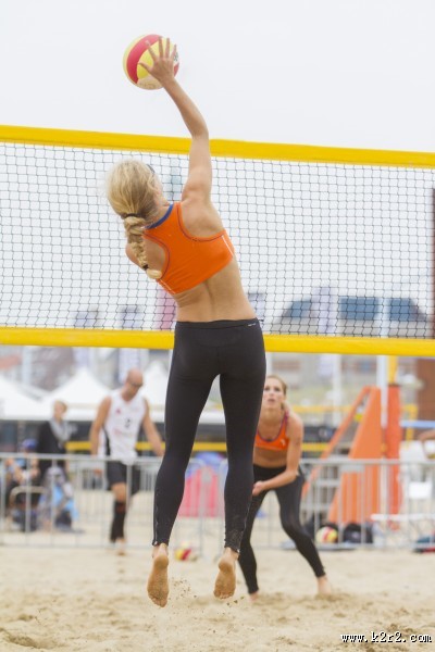 休闲沙滩排球图片