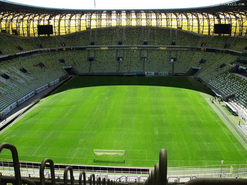 铺设绿色草皮的体育场图片大全