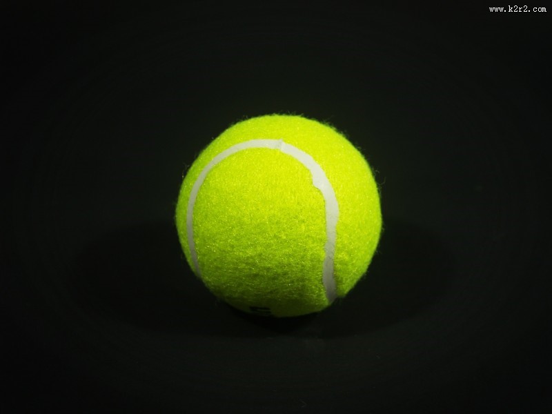 弹性极好的网球图片