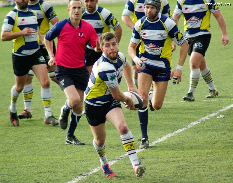 激烈的橄榄球比赛图片大全