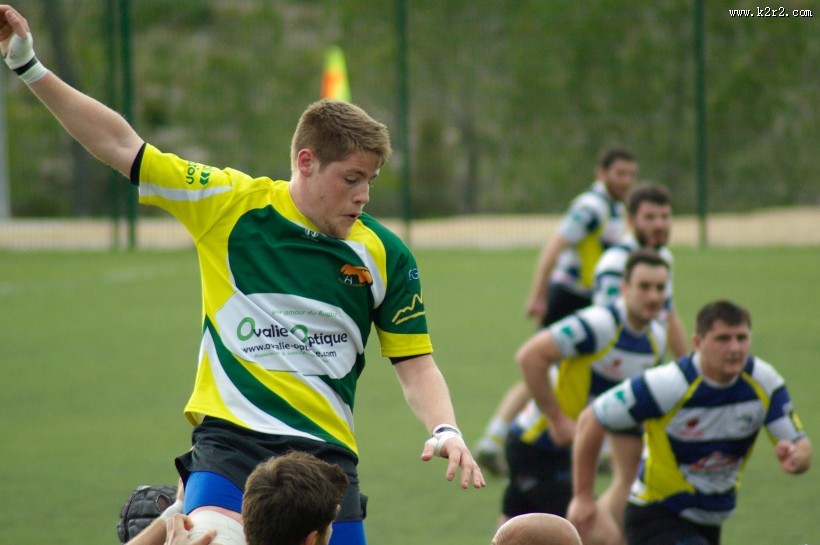 激烈的橄榄球比赛图片大全