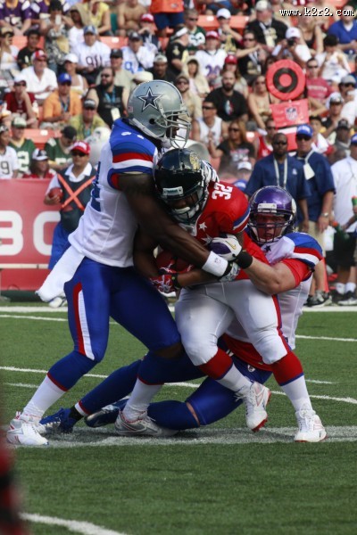 激烈的橄榄球比赛图片大全