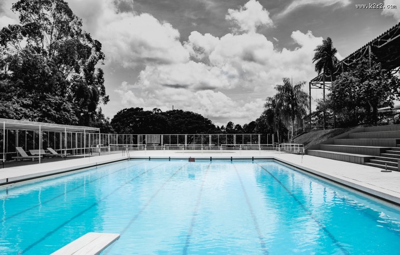 清凉的游泳池图片