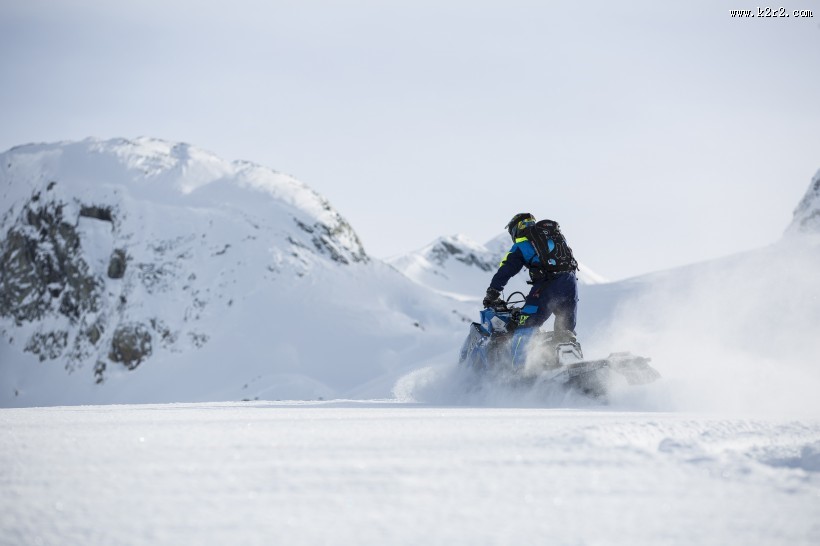 便捷的摩托雪橇图片