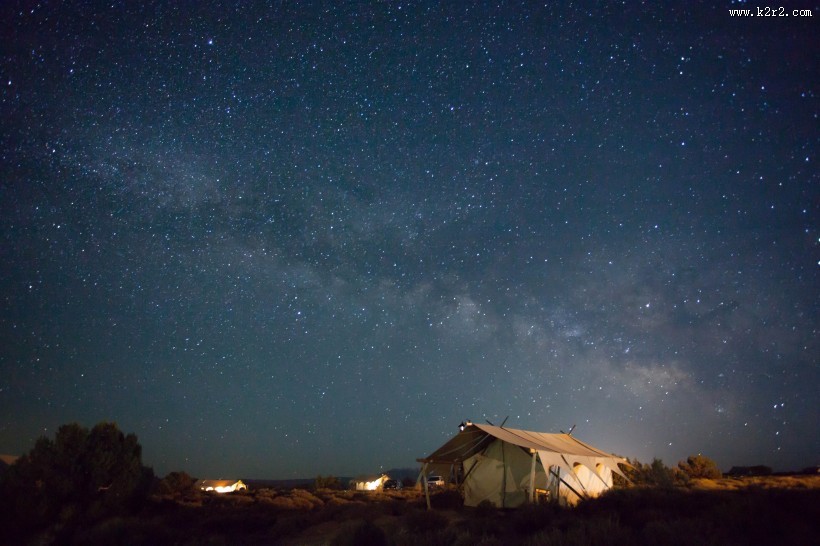 星空下的户外帐篷图片