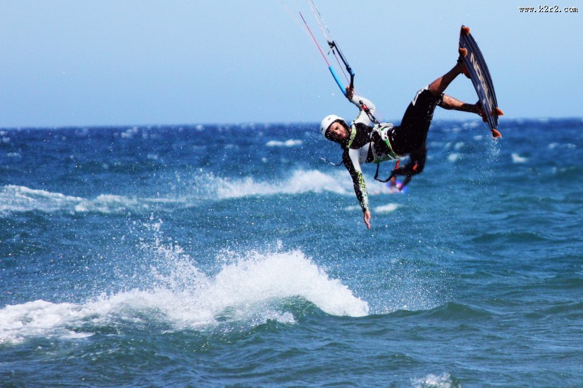 炫酷的海上冲浪图片大全