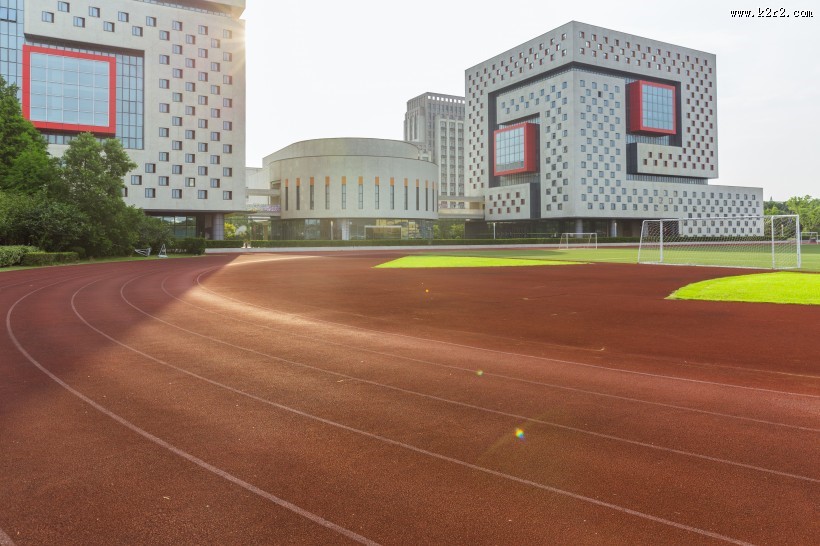 学校操场塑胶跑道图片