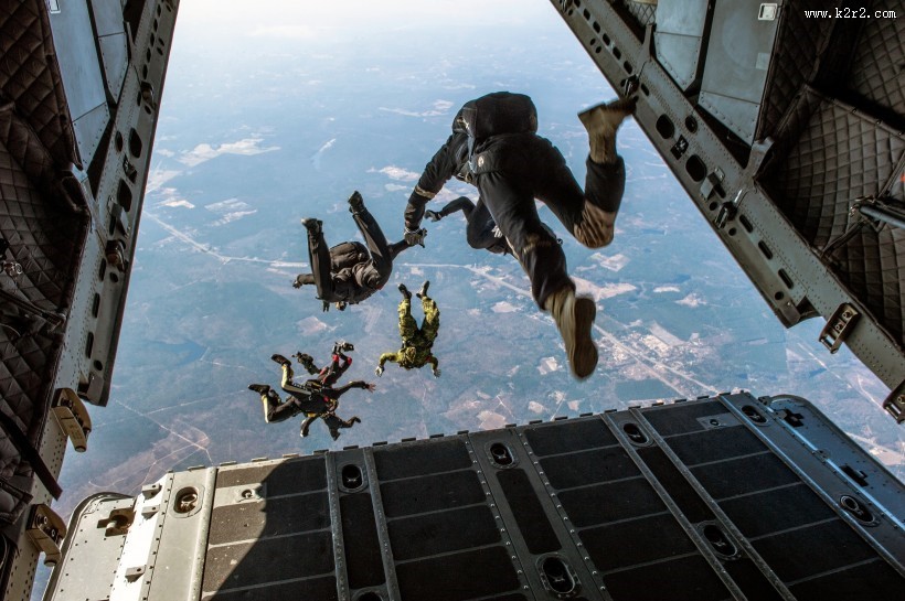 勇猛的空降兵图片