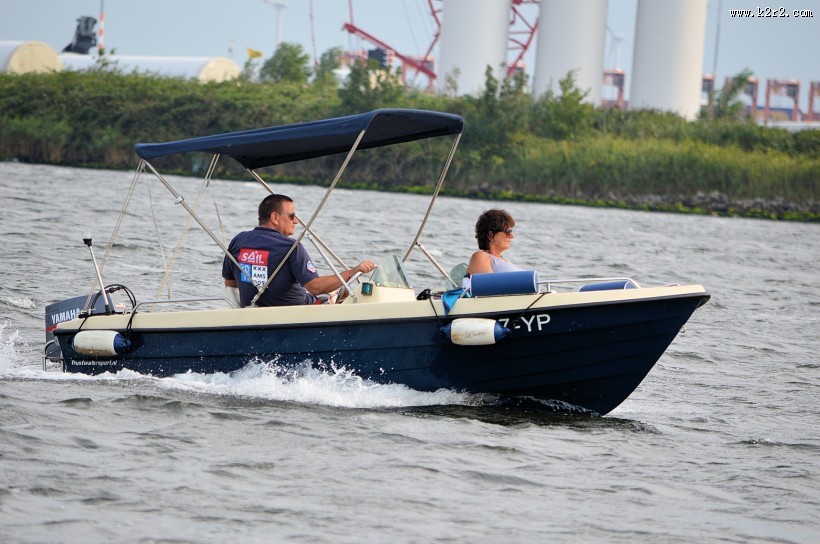 划船水上运动图片