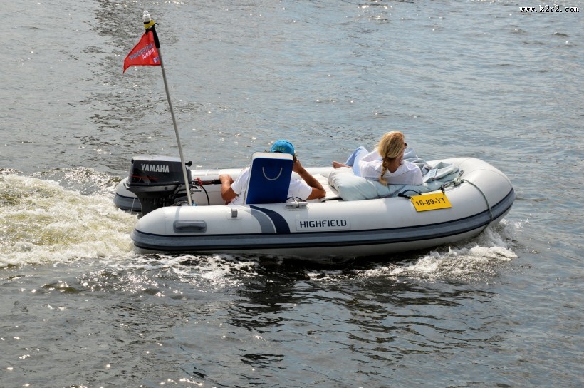 划船水上运动图片