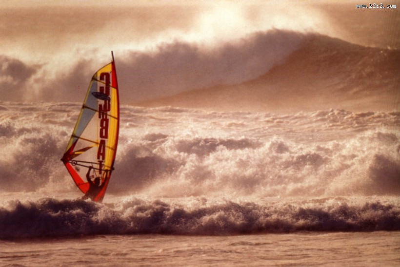 海上冲浪运动图片
