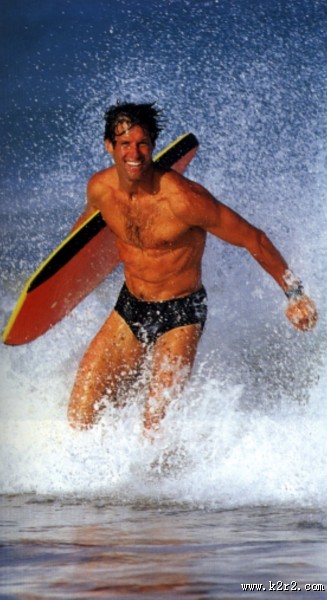 海上冲浪运动图片