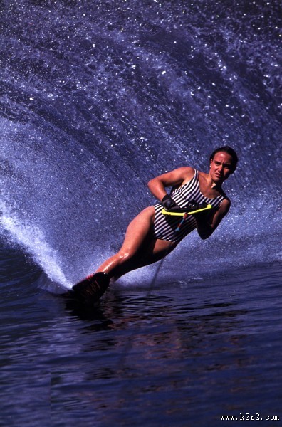 海上冲浪运动图片