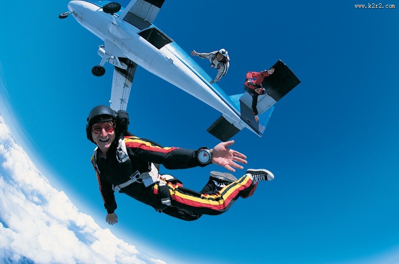 高空跳伞图片