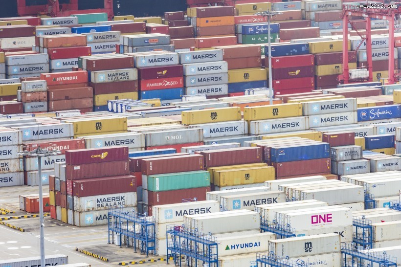 码头上的集装箱图片