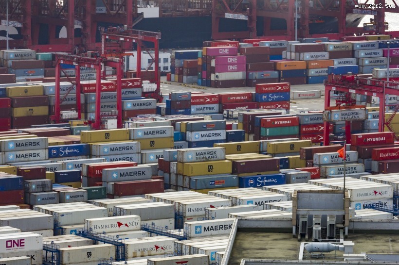 码头上的集装箱图片