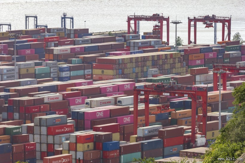 码头上的集装箱图片