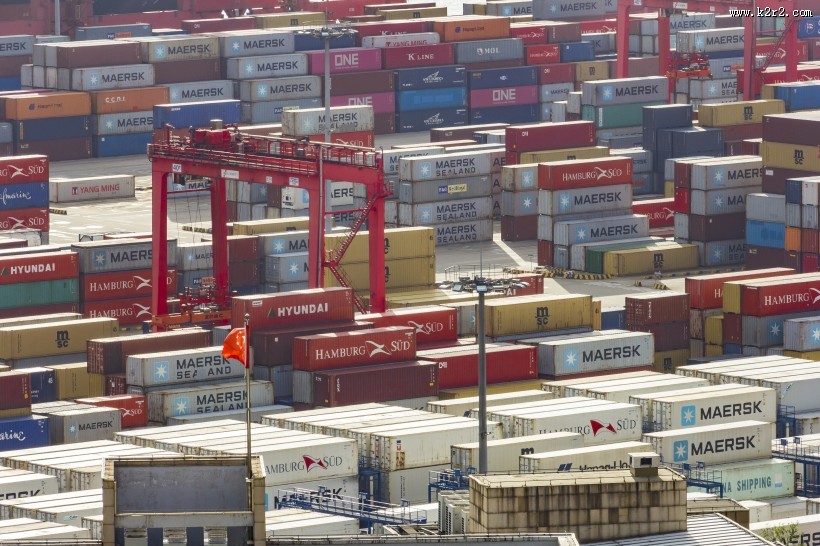 码头上的集装箱图片