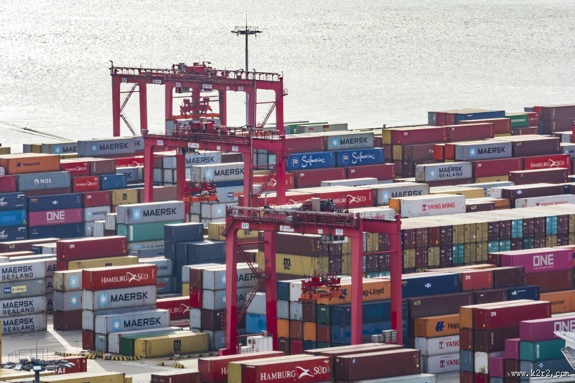 码头上的集装箱图片