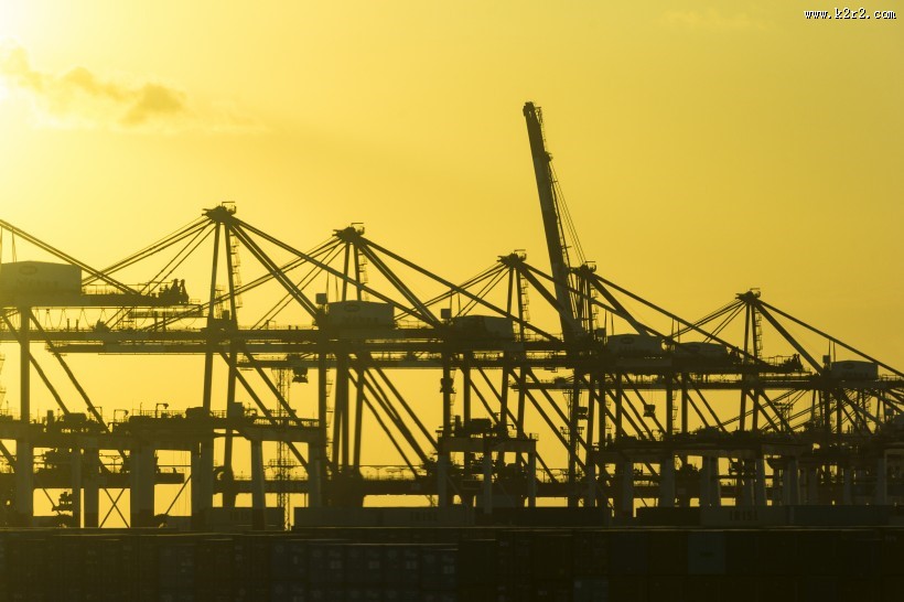 码头上的集装箱图片