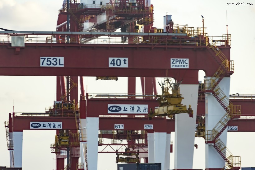 码头上的集装箱图片