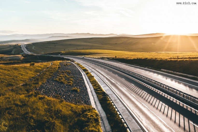 蜿蜒的公路图片