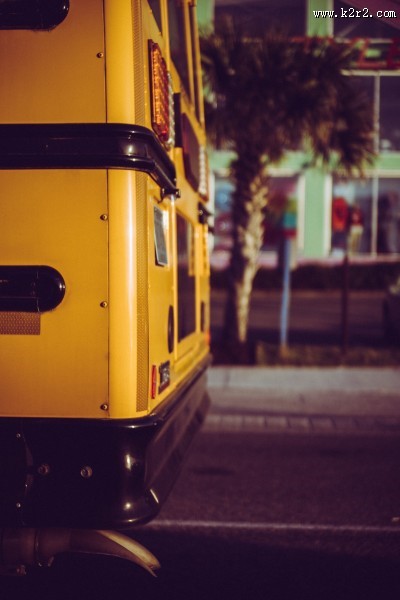 黄色的巴士图片