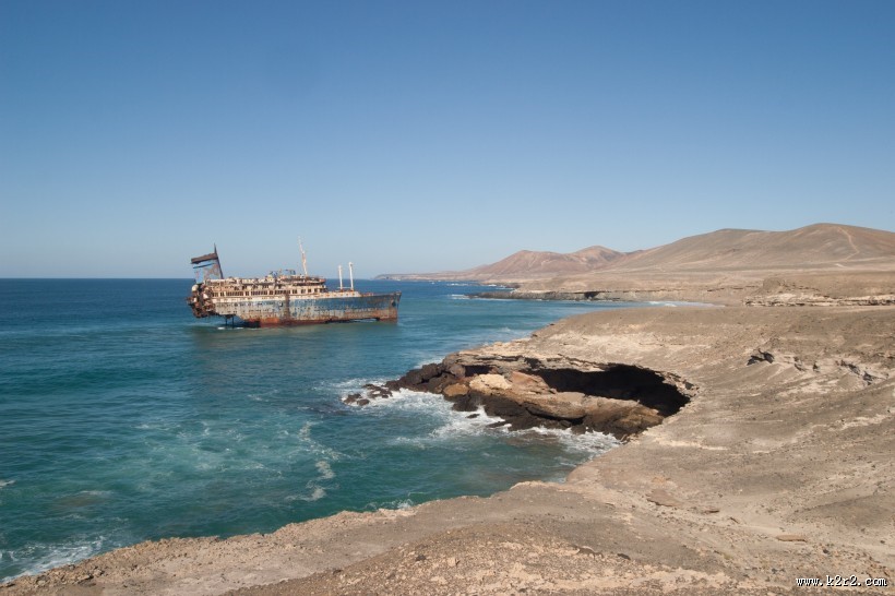 破旧的轮船图片