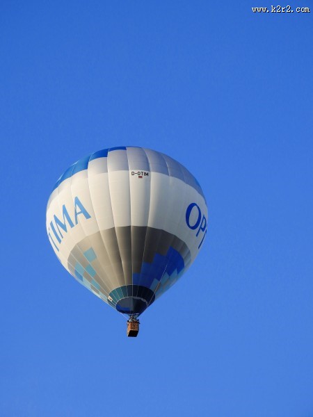 高空中的热气球图片