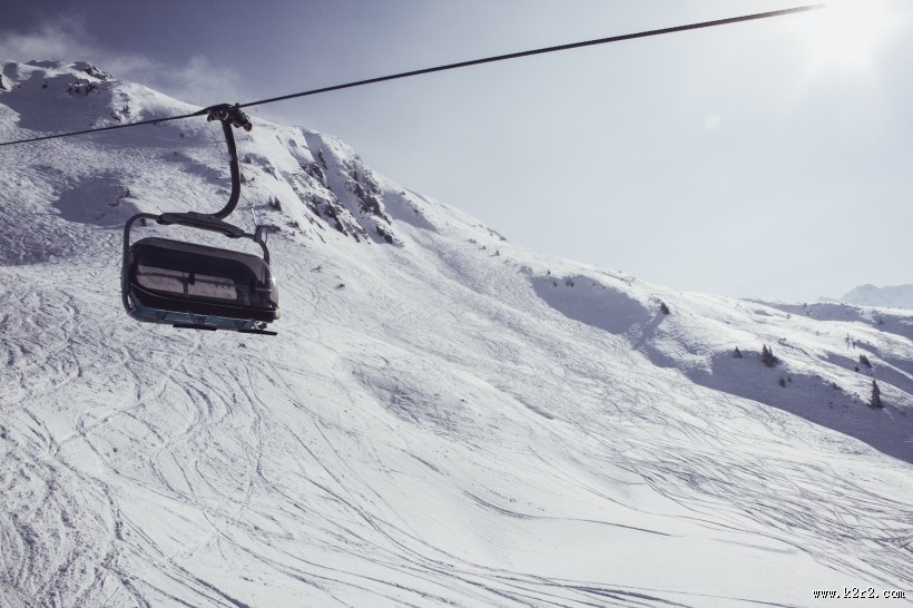 高空中的缆车图片