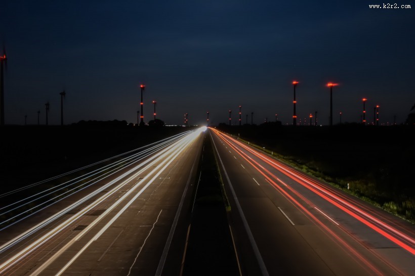 夜晚的公路图片大全