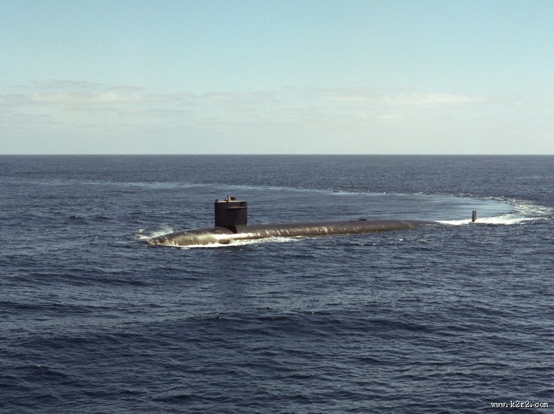 水中的潜艇图片