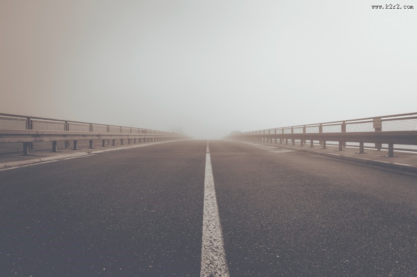 笔直平坦的公路图片大全