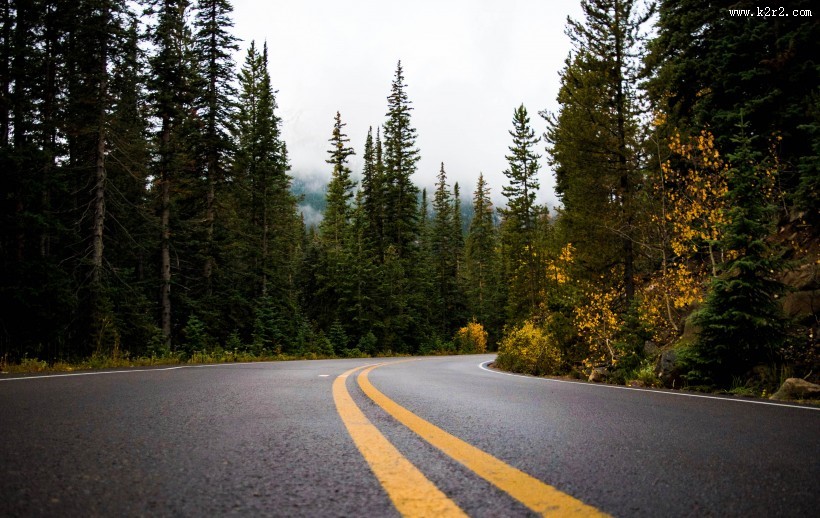 笔直平坦的公路图片大全