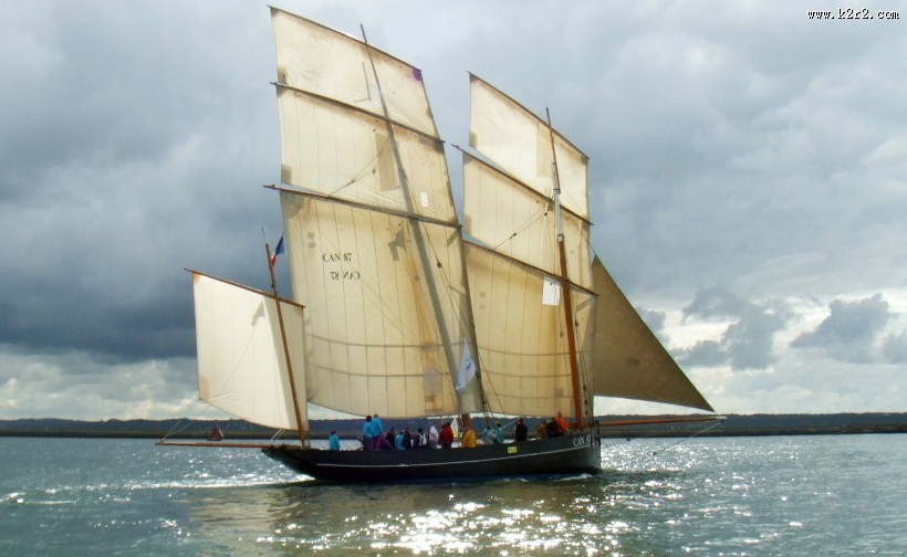 造型独特的帆船图片